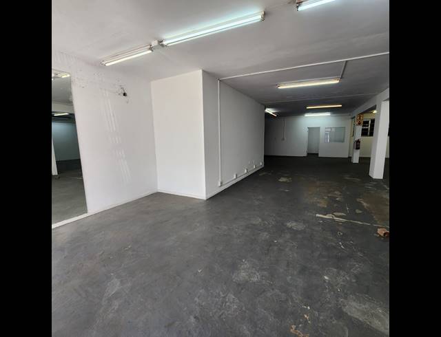 696M² SHOWROOM TO LET IN WINDERMERE